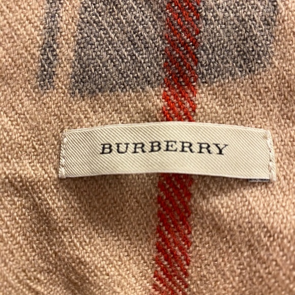 Authentic Burberry reversible 100% extra fine merino wool scarf - Picture 3 of 6